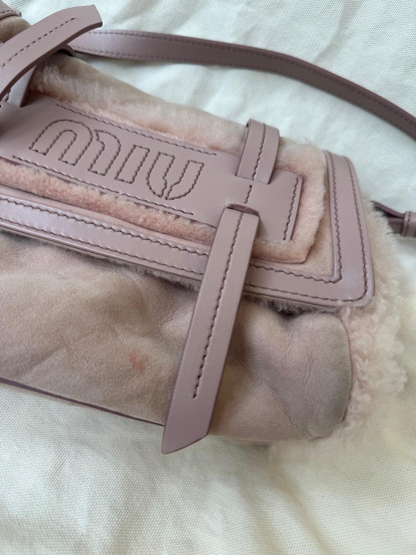 Miu Miu - 5BD097 Messenger Bag - Lambskin suede and shearling - Pink - (medium)