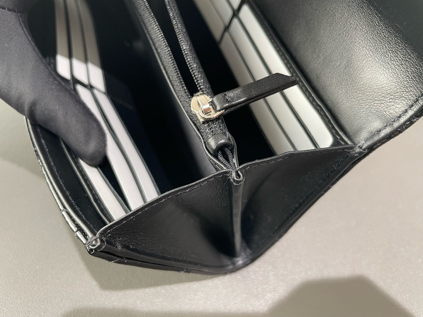 Chanel - Classic Long Flap Wallet - Patent leather - Black - (medium)