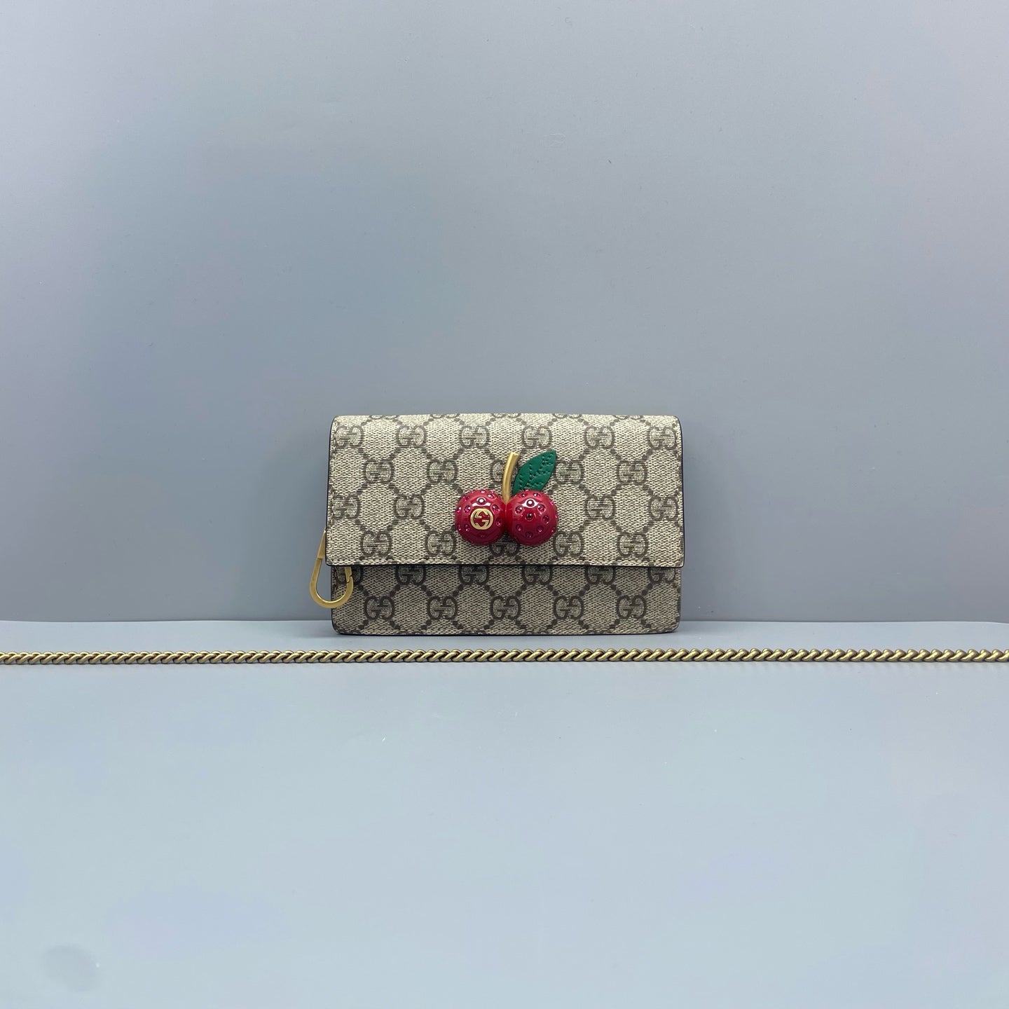 Gucci - GG Supreme Cherry Wallet on Chain - Coated canvas with leather trim - Beige with Red accents - (mini)