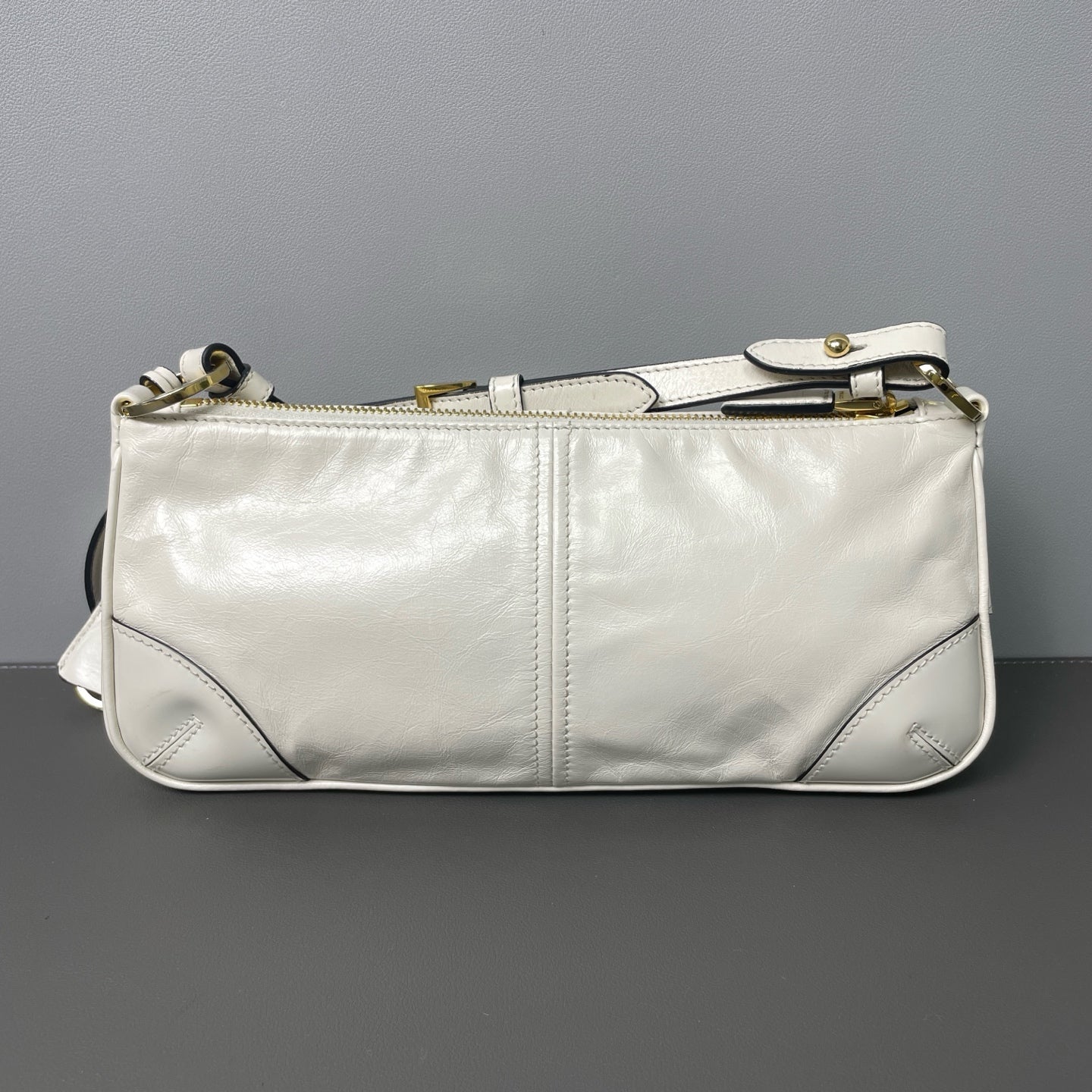 Prada - Re-Edition 2002 - Waxed leather - White - (mini)