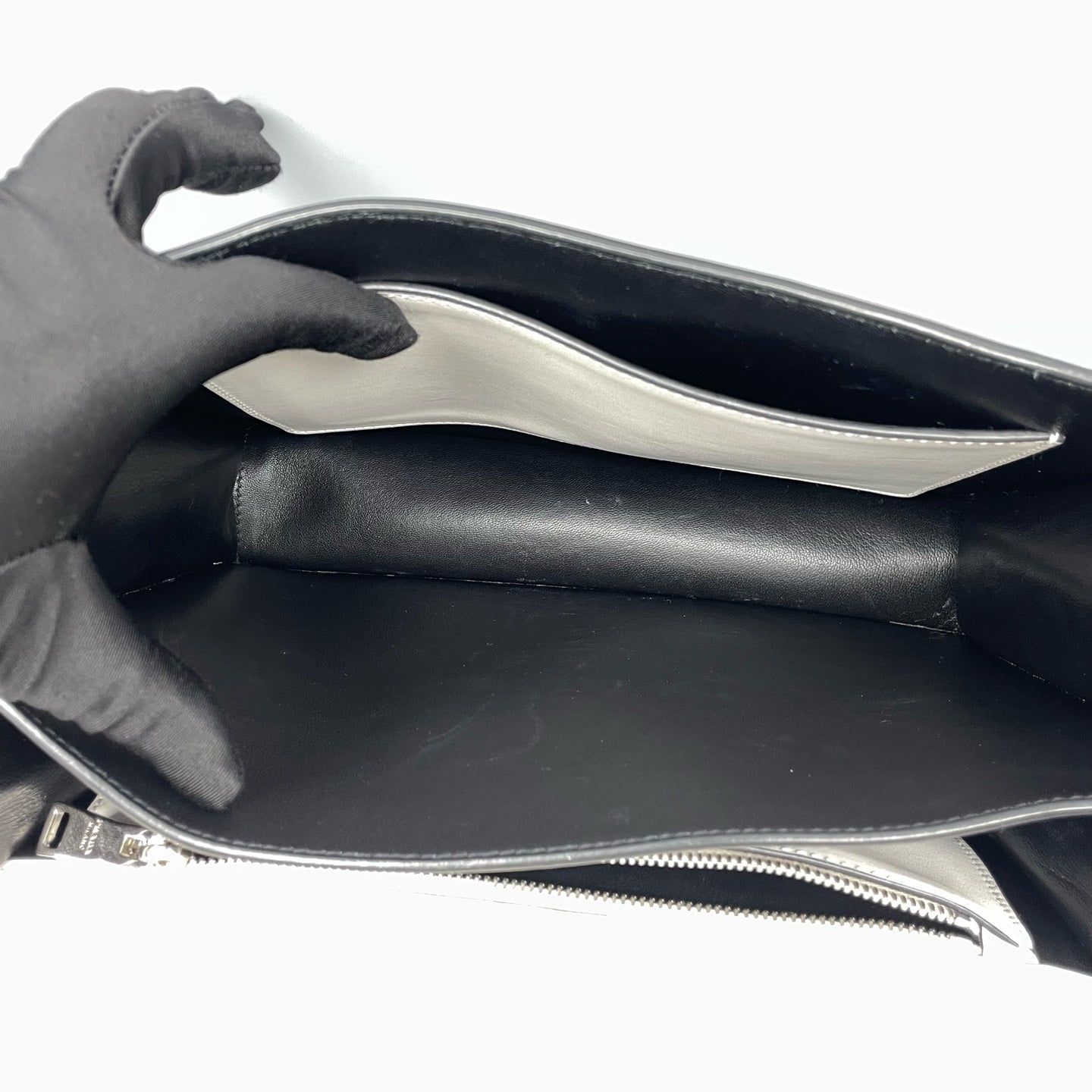 Prada - Riveted Accordion Bag - Calfskin leather - White - (Medium)