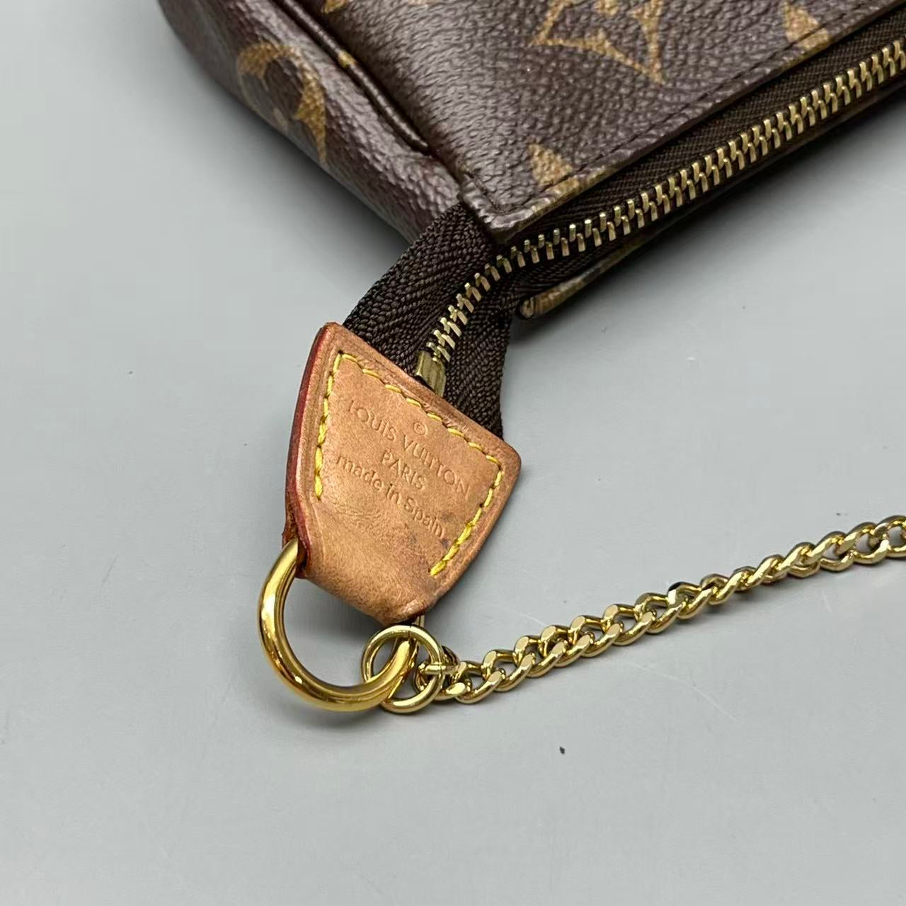 Louis Vuitton - Mini Pochette Accessoires - Monogram coated canvas with natural cowhide leather trim - Brown - (mini)