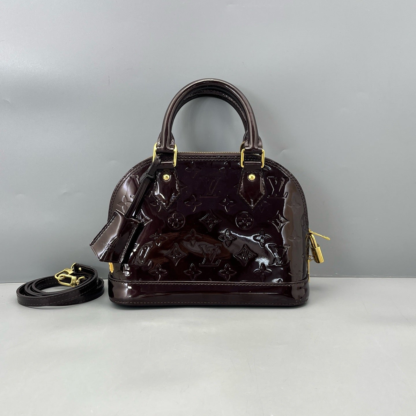 Louis Vuitton - Alma BB - Vernis patent leather with embossed monogram - Black Cherry - (Mini)