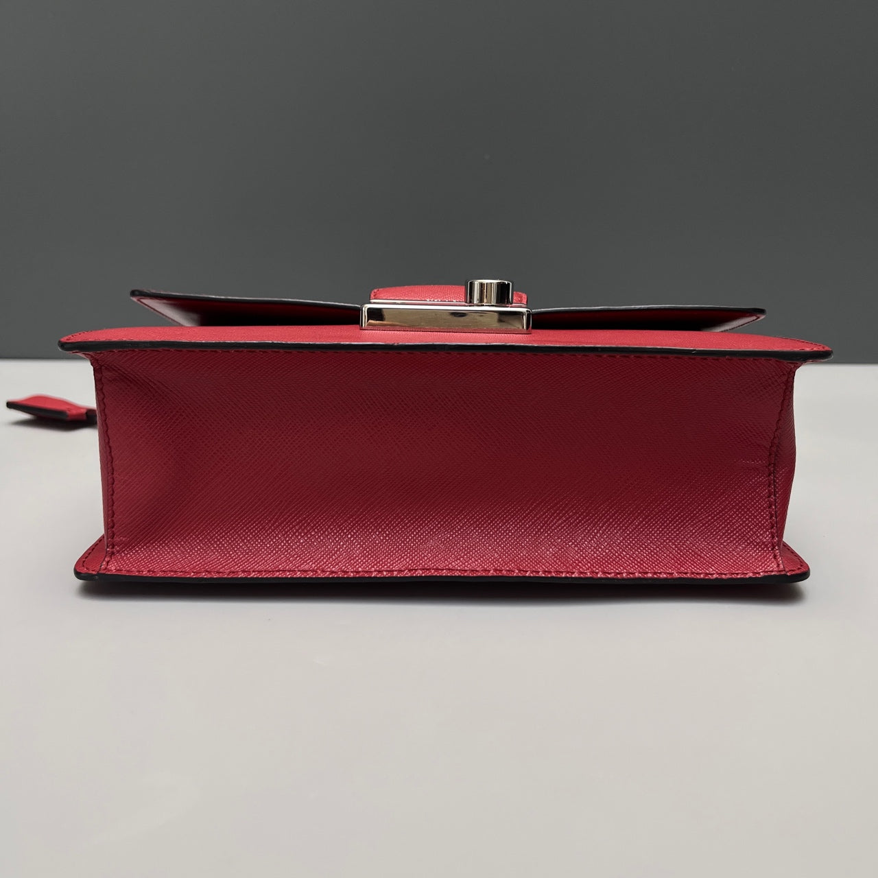 Prada - Chain Flap Bag - Saffiano leather - Red - (Medium)