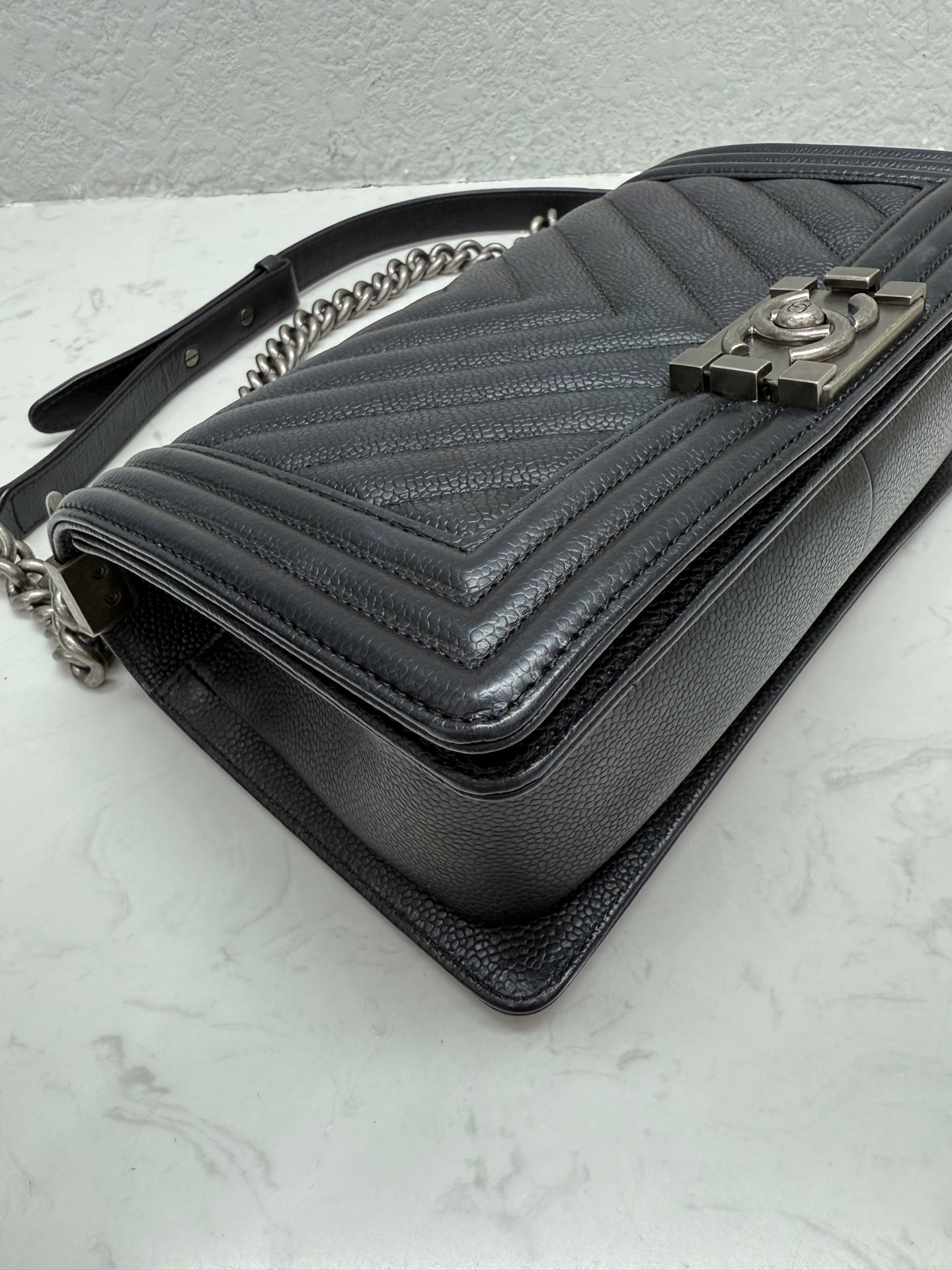 Chanel - Le Boy - Grained calfskin leather - Black - (Medium)