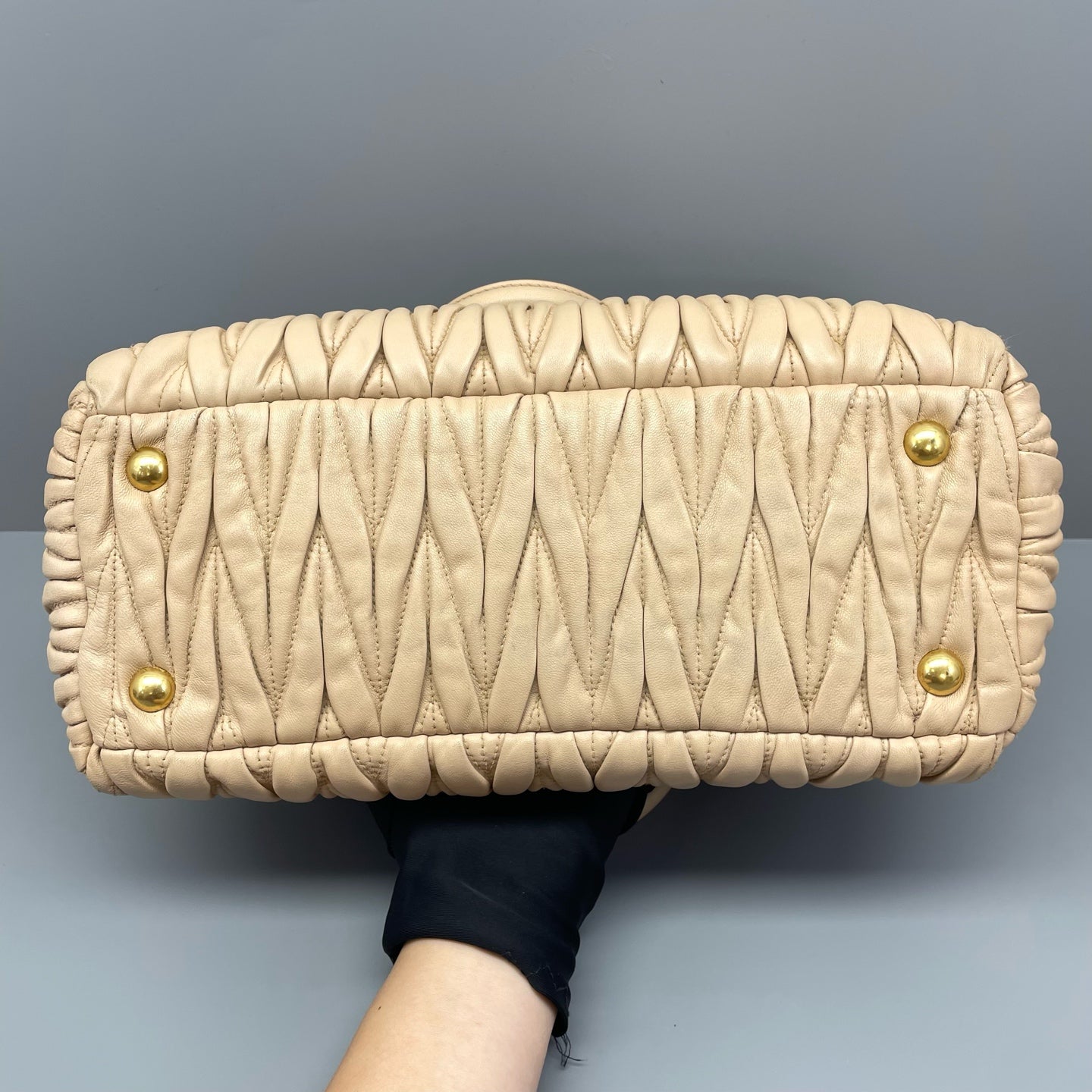Miu Miu - Matelassé Bowling Bag - Lambskin leather - Beige - (Medium)