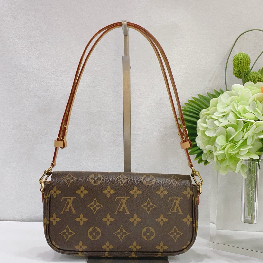 Louis Vuitton - Ivy - Monogram coated canvas with natural cowhide leather trim - Brown - (Small)