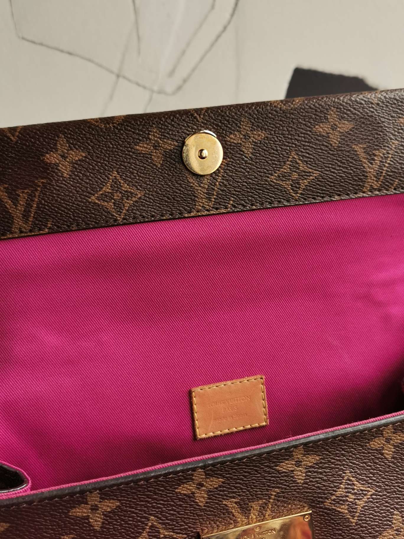 Louis Vuitton - Cluny BB - Louis Vuitton Monogram coated canvas with natural cowhide leather trim and fuchsia textile lining - Brown - (Small)