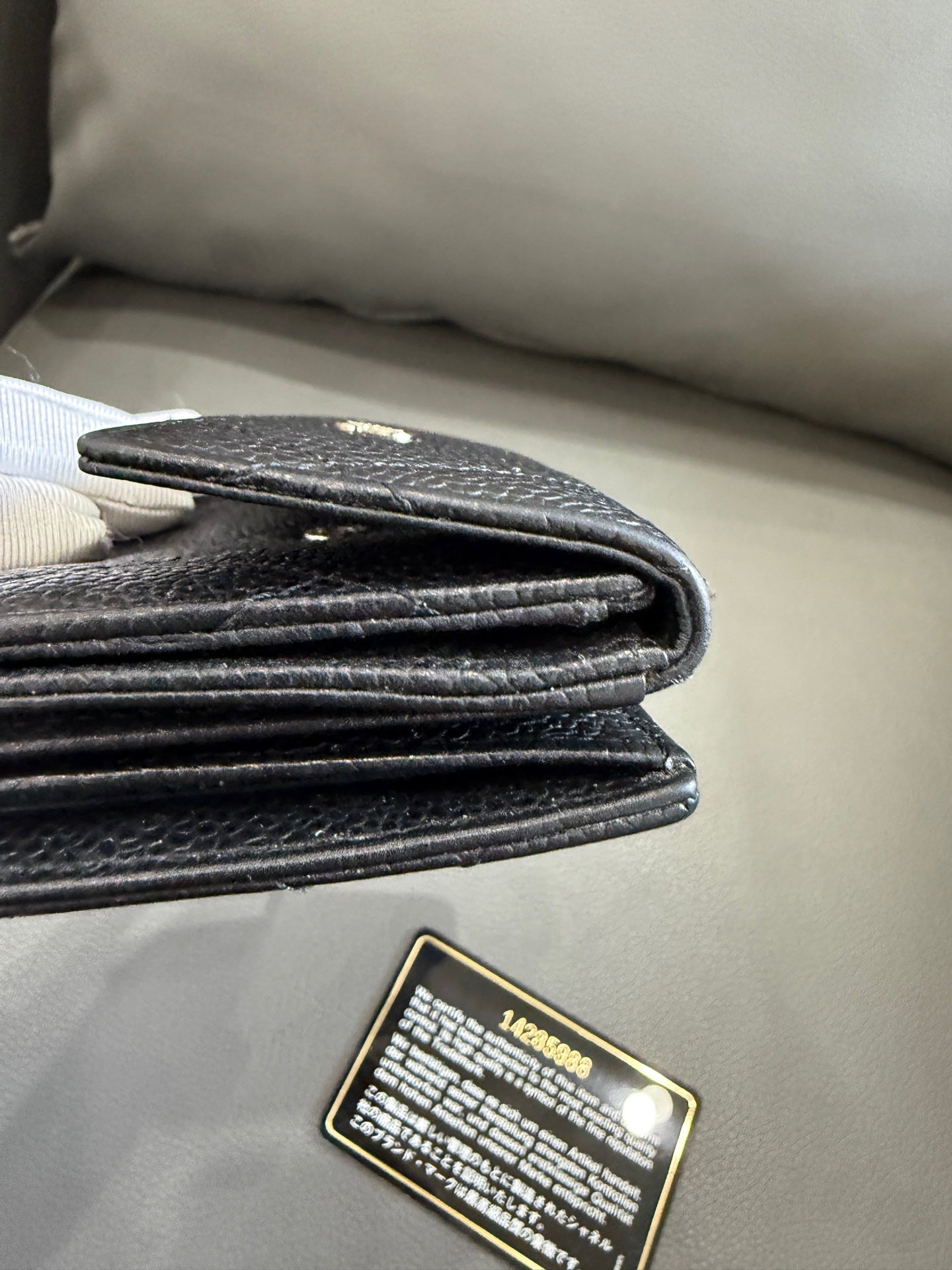 Chanel - Tri-fold Wallet - Caviar leather - Black - (small)