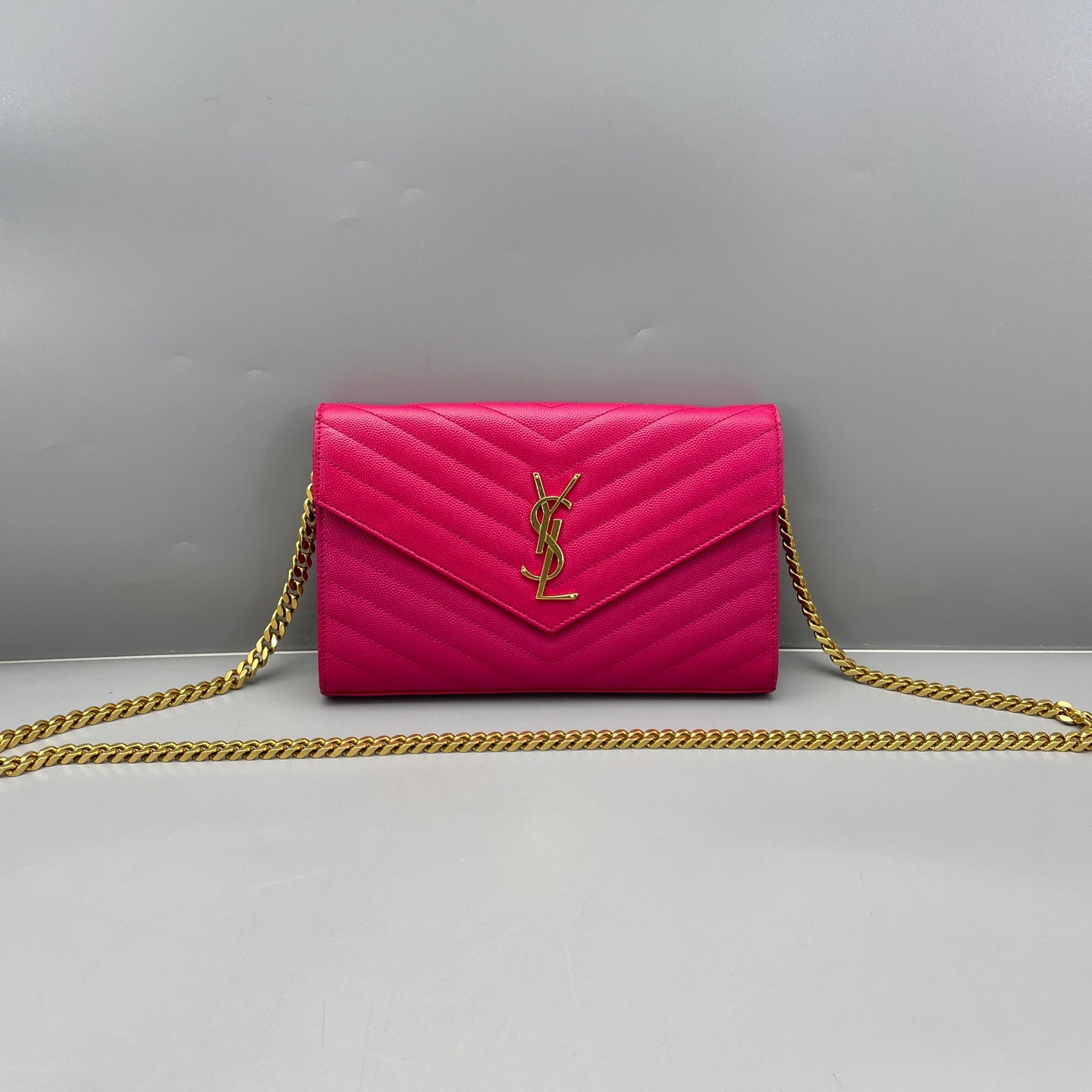 Saint Laurent - Monogram Envelope Wallet on Chain (WOC) - Grained calfskin leather - Fuchsia - (medium)