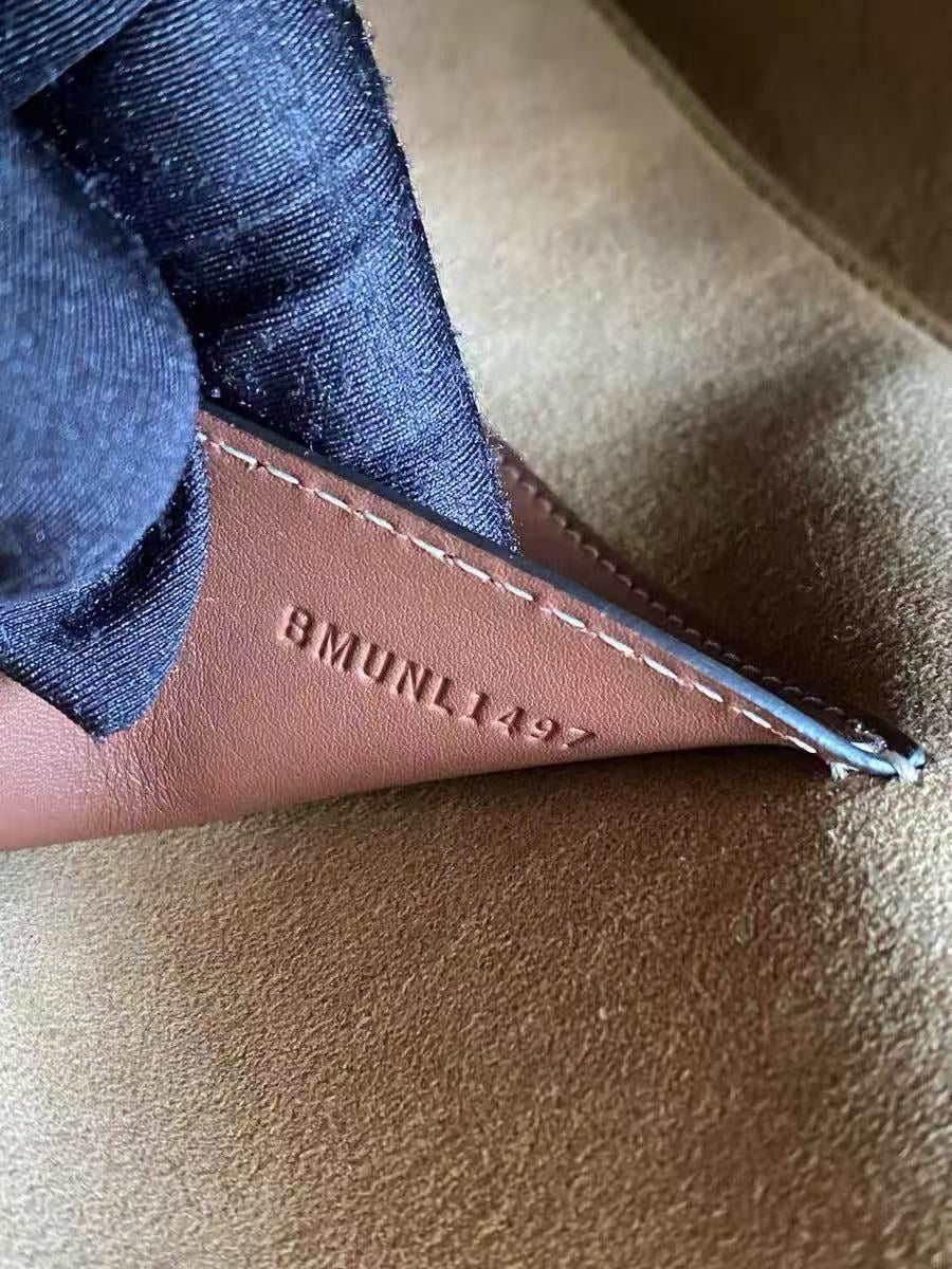 Burberry - Medium Pocket Bag - Grained leather - Brown - (Medium)