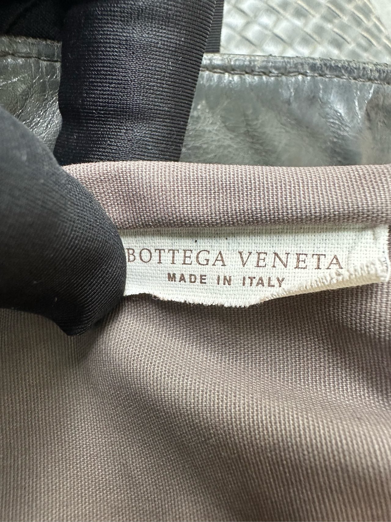 Bottega Veneta - Intrecciato Leather Messenger Bag - Leather - Grey - (Small)