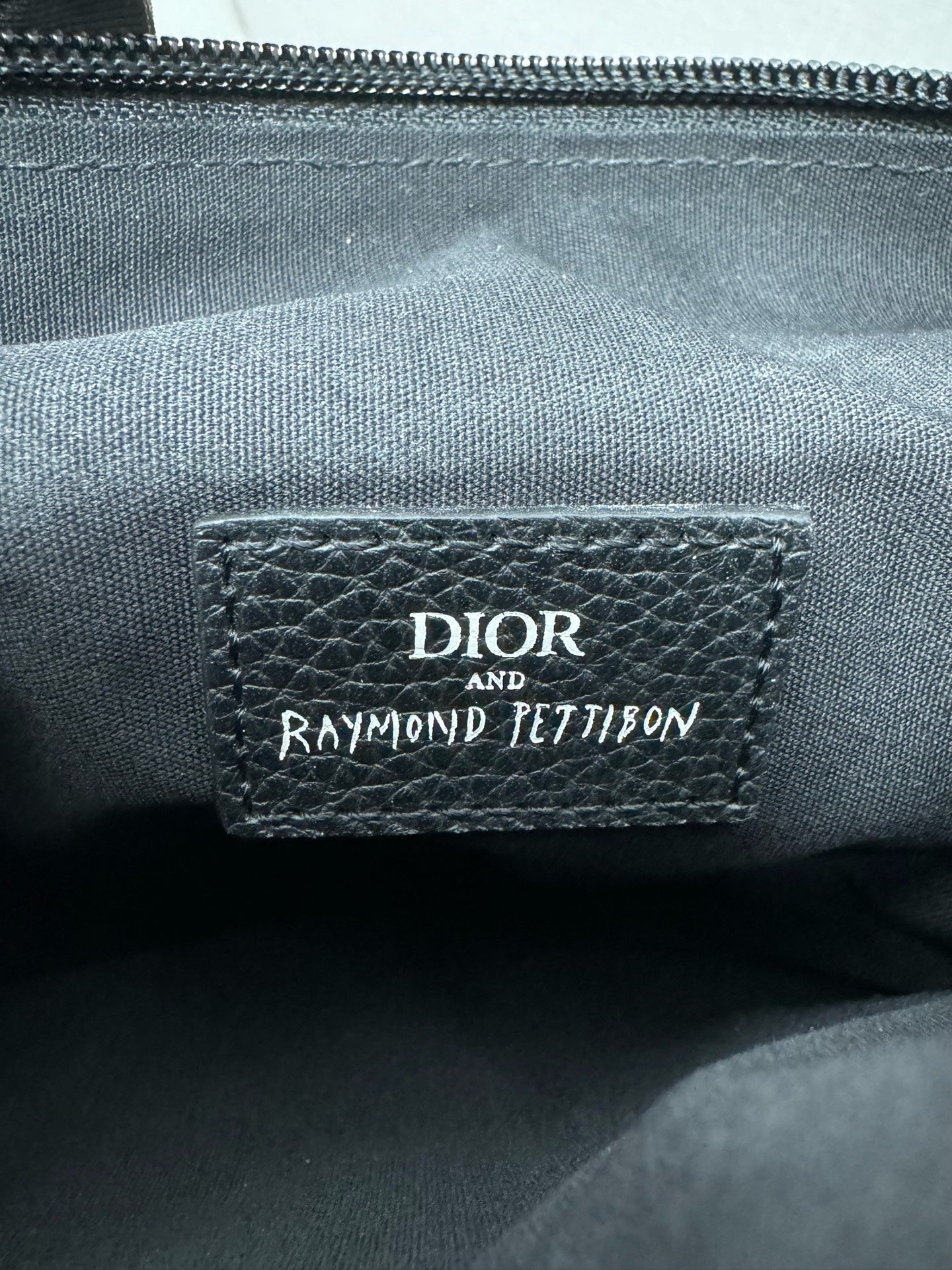 Dior - Dior x Raymond Pettibon Saddle Bag - Dior Oblique canvas with calfskin leather trim - Multicolour (Beige, Black, White) - (medium)