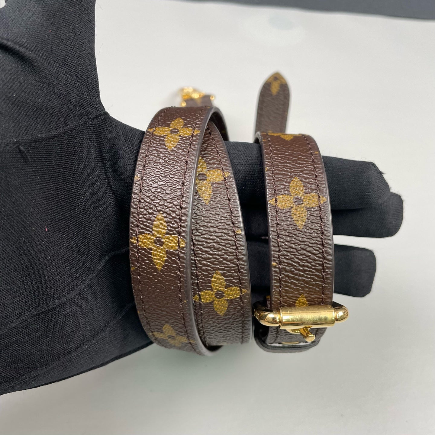 Louis Vuitton - Pochette Metis Monogram Canvas with Patches - Monogram coated canvas with natural cowhide leather trim - Brown - (Medium)