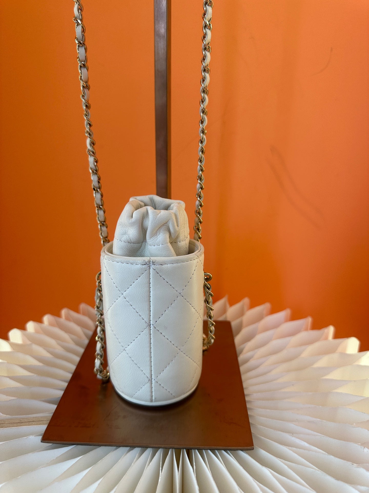 Chanel - Drawstring Bucket Bag - Quilted leather - White with Gold-Tone Hardware - (mini)