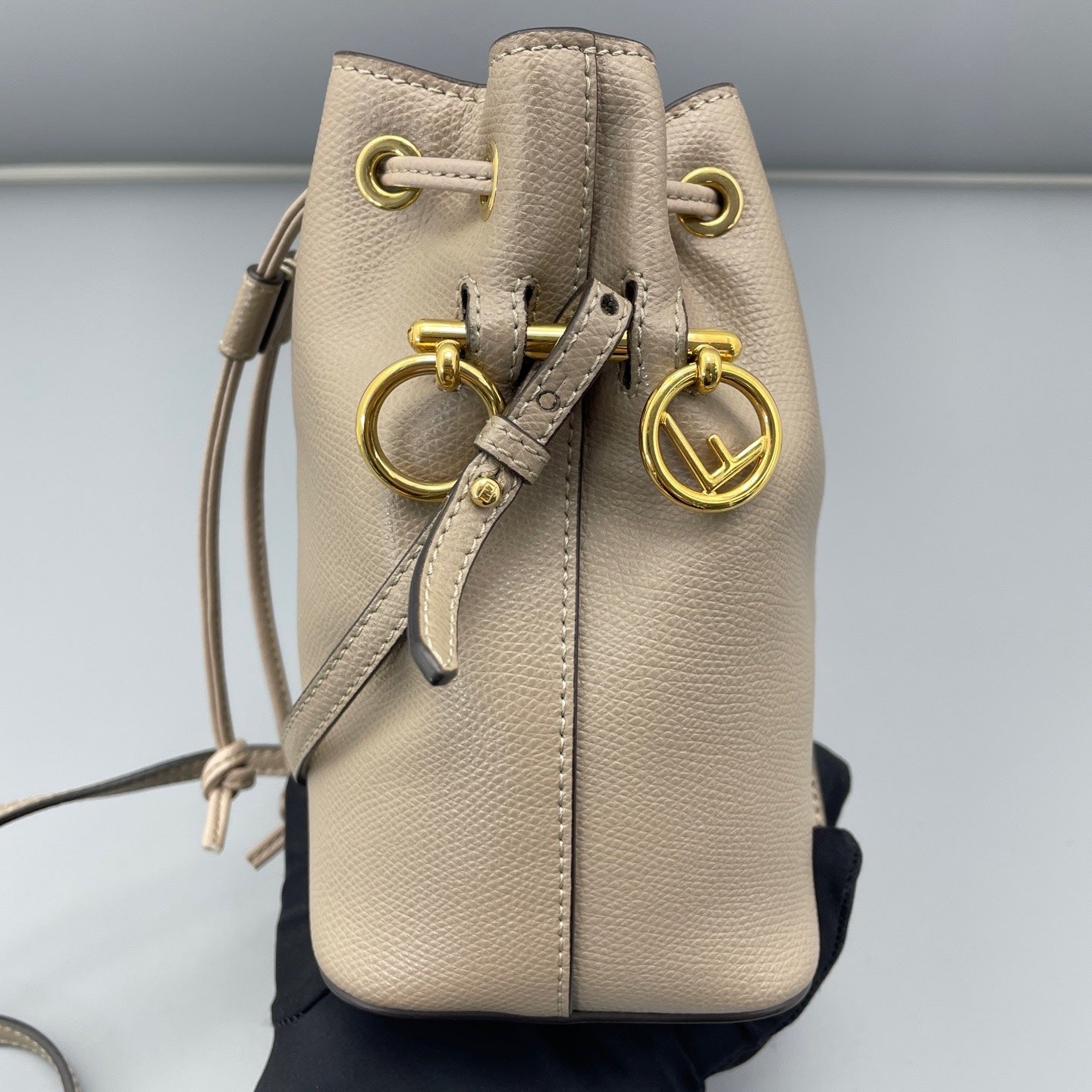Fendi - Mon Tresor Mini Bucket Bag - Grained leather - Grey - (mini)