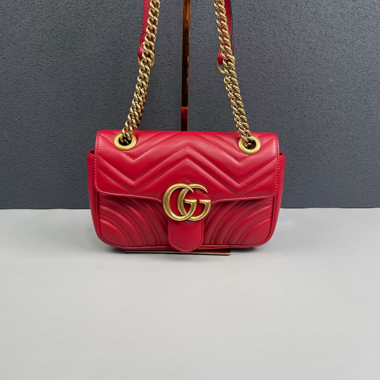 Gucci - GG Marmont Matelassé Mini Shoulder Bag - Calfskin leather - Red with Gold-Tone Hardware - (mini)