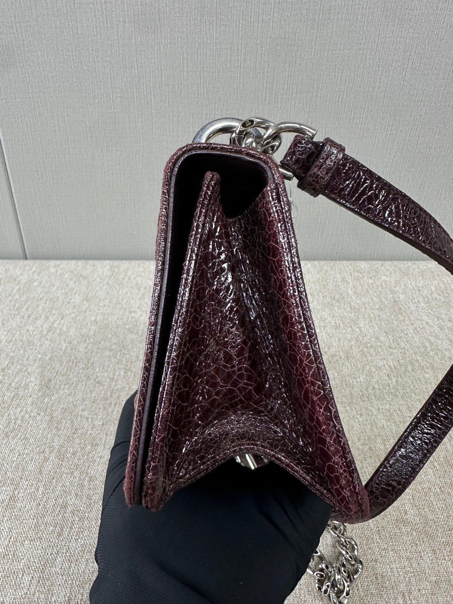 Dior - Ama Shield Bag with Cracked Texture - Fawn leather - Burgundy - (small)