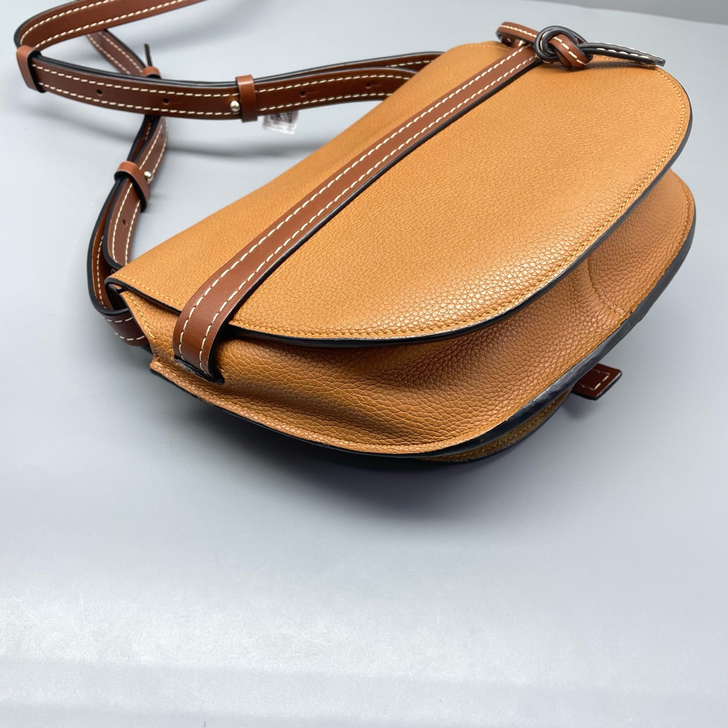 Loewe - Gate Small Saddle Bag - Grained calfskin leather - Caramel with contrasting brown accents - (Small)