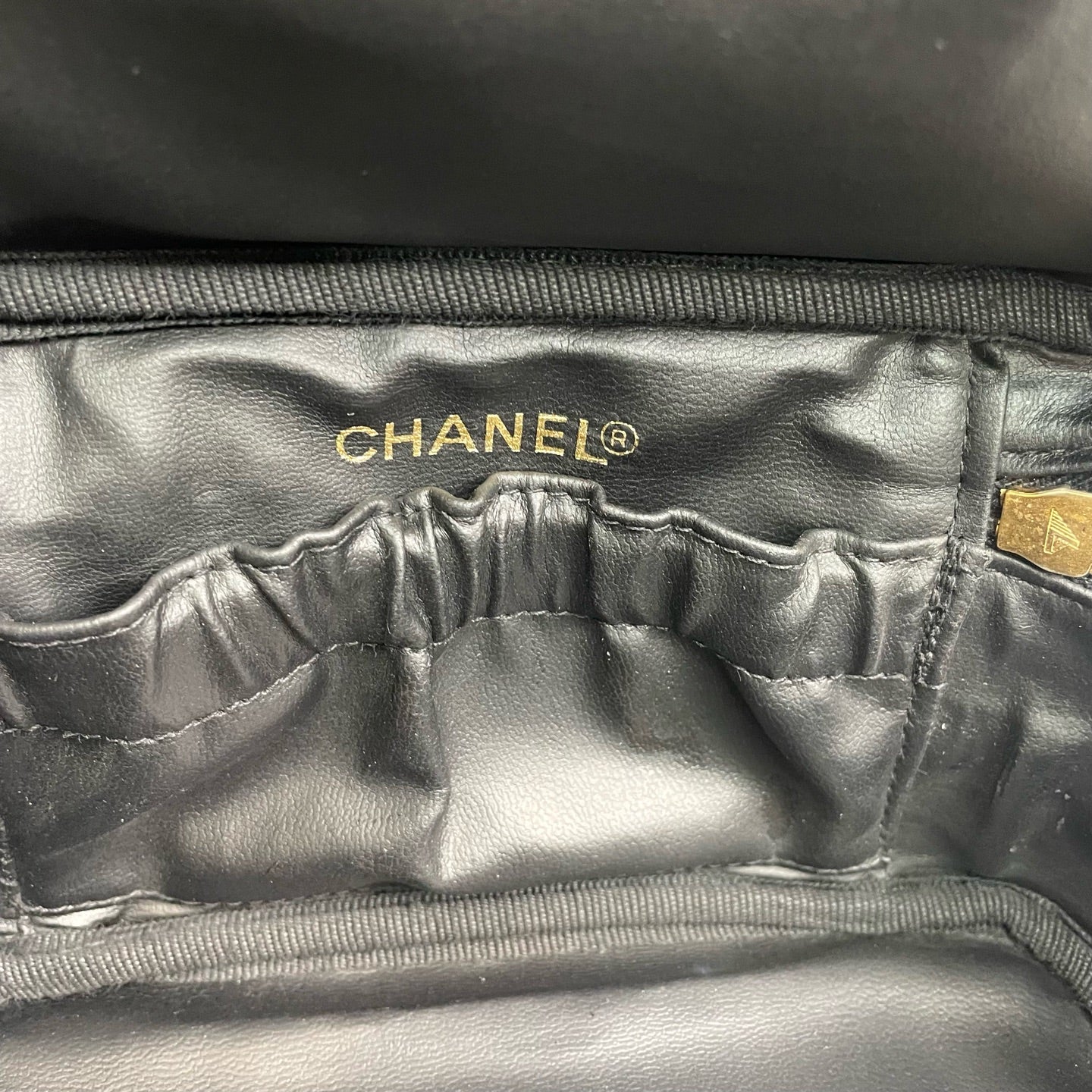 Chanel - Vintage Handheld Makeup Box - Lambskin leather - Black - (small)