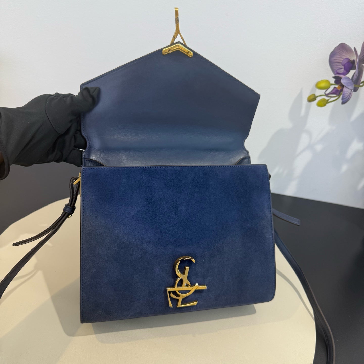 Saint Laurent - Cassandra Top Handle Bag - Smooth calfskin leather and goatskin suede - Navy with Gold-Tone Hardware - (medium)