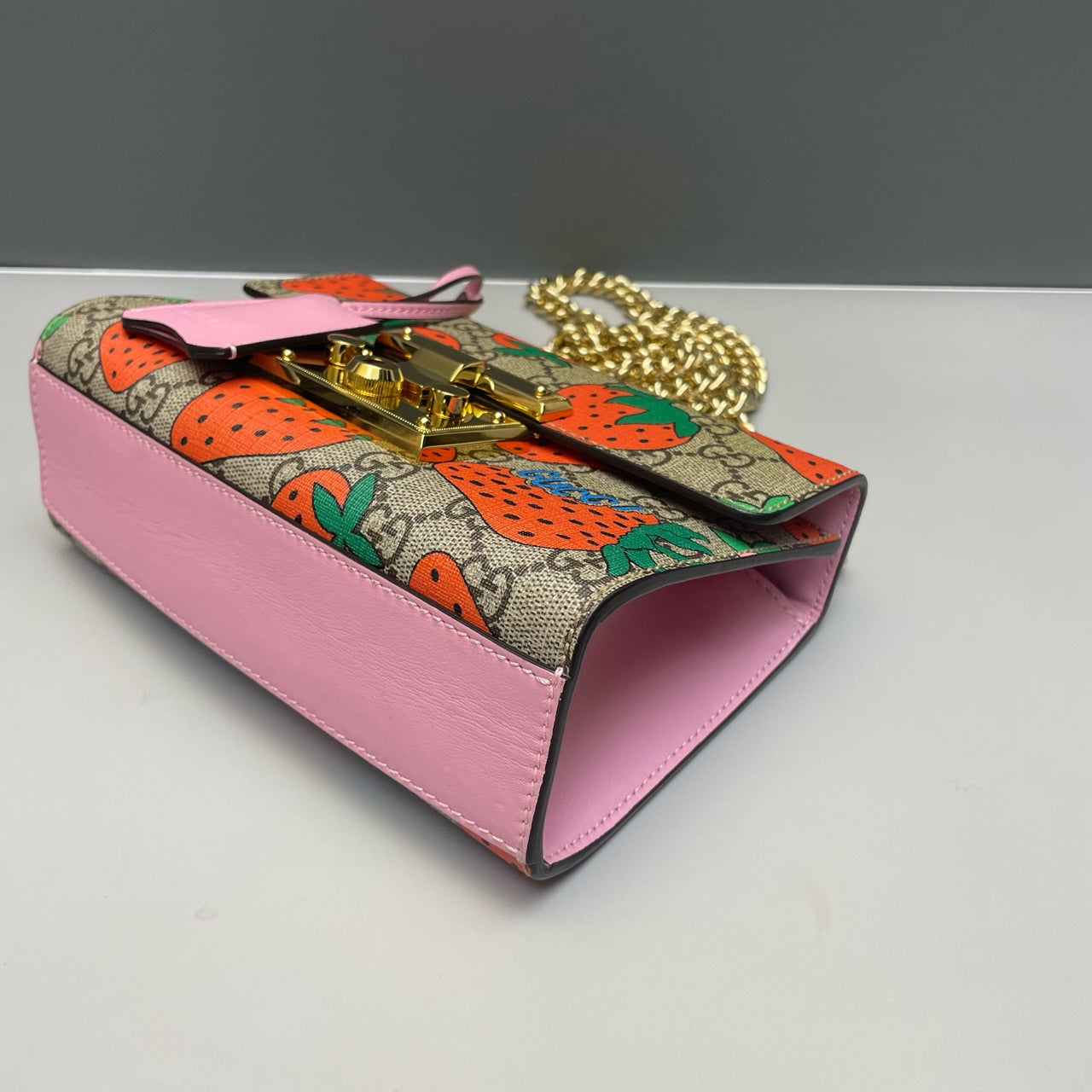 Gucci - Padlock GG Supreme Strawberry Print Small - Coated canvas with leather trim and suede lining - Beige, Pink, Red, Green - (small)
