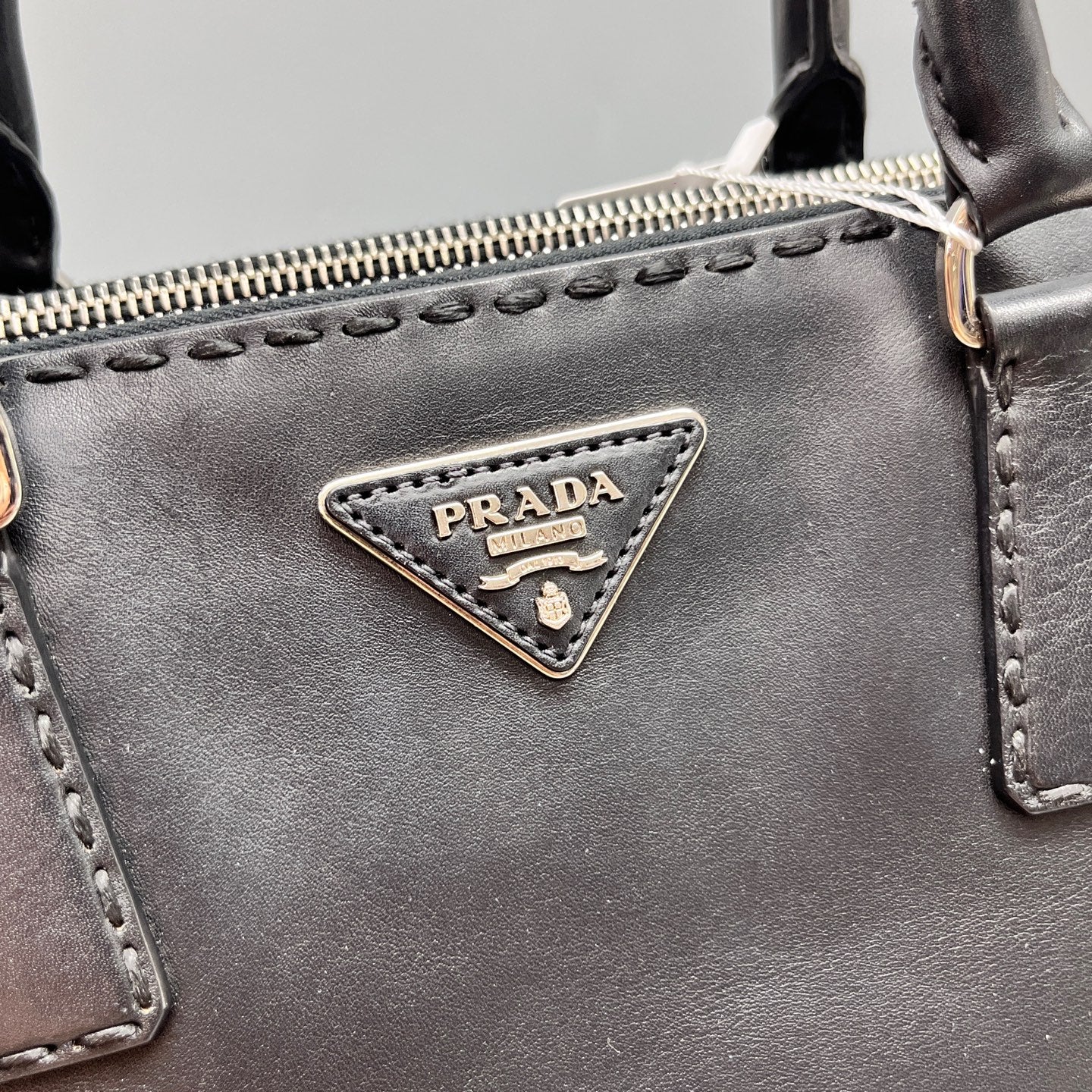 Prada - Galleria Bag with External Stitching - Leather - Black - (Medium)
