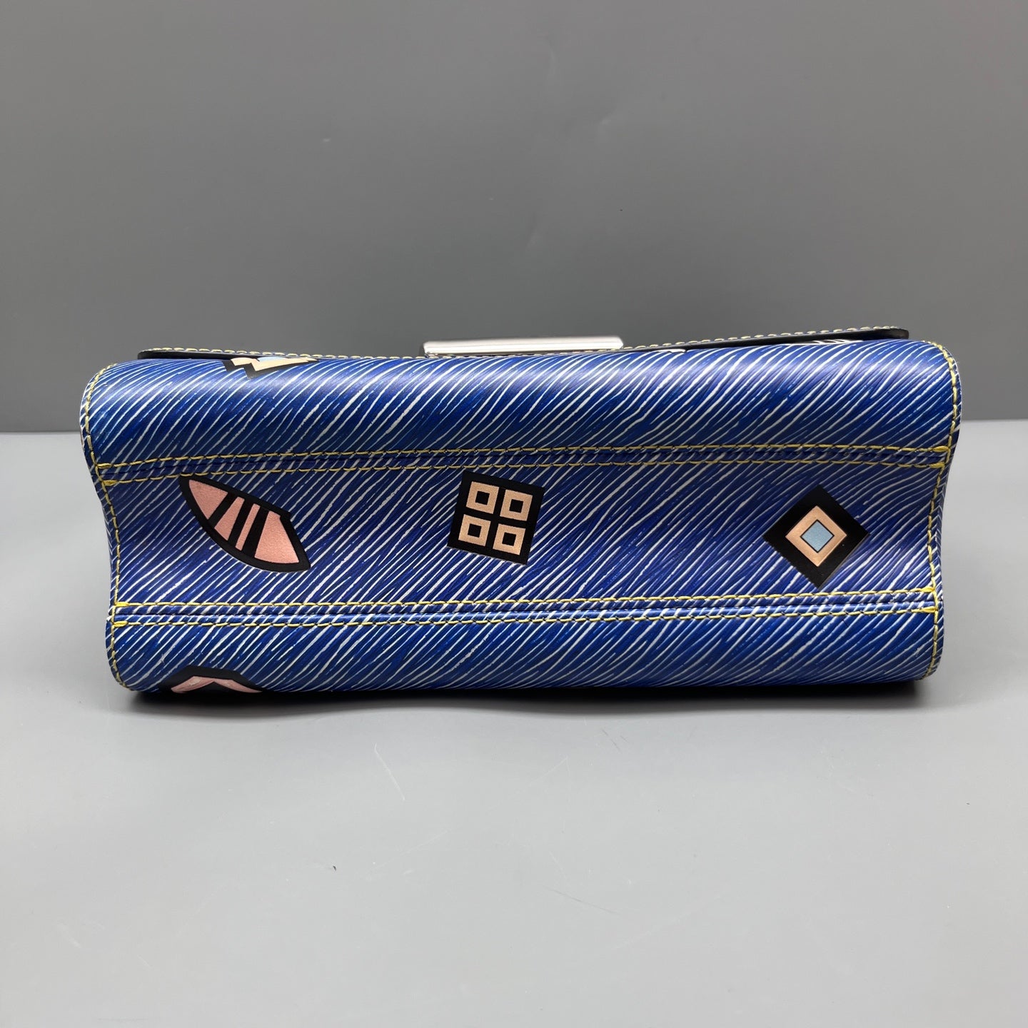 Louis Vuitton - Twist MM Graffiti Chain Bag - Epi leather - Blue - (Small)