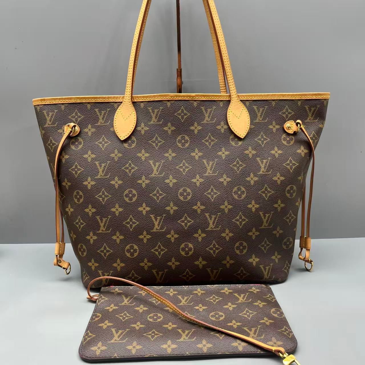 Louis Vuitton - Neverfull MM - Monogram coated canvas, Vachetta leather - Brown - (medium)
