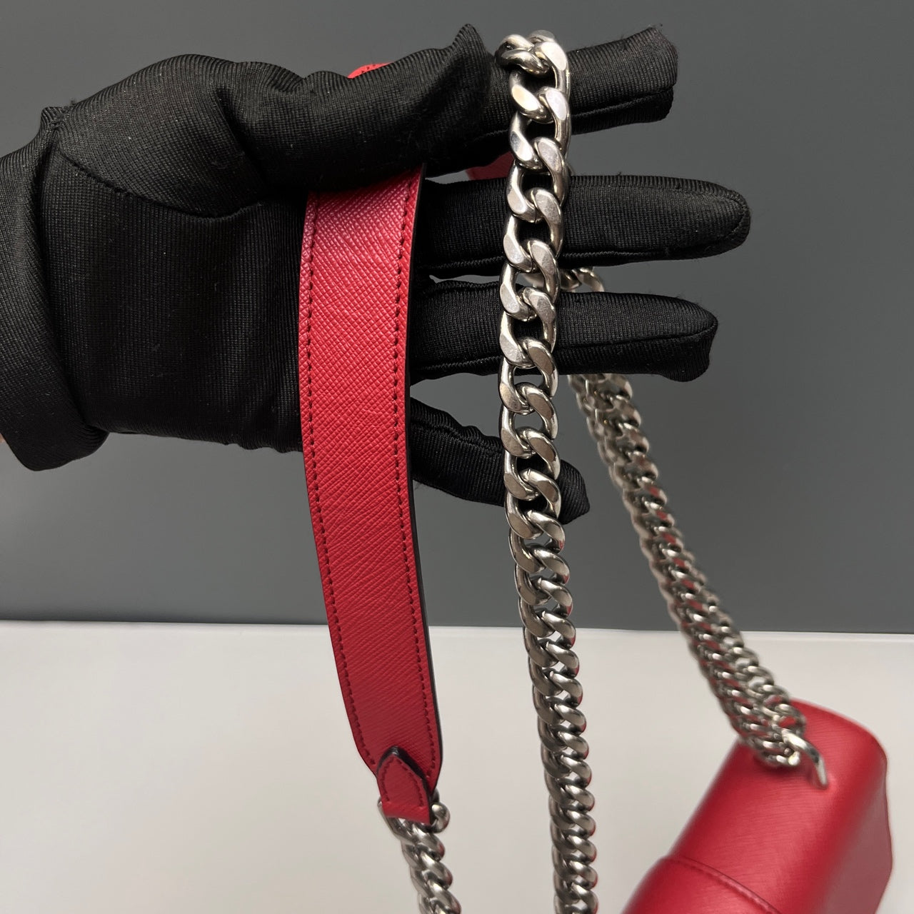 Prada - Chain Flap Bag - Saffiano leather - Red - (Medium)
