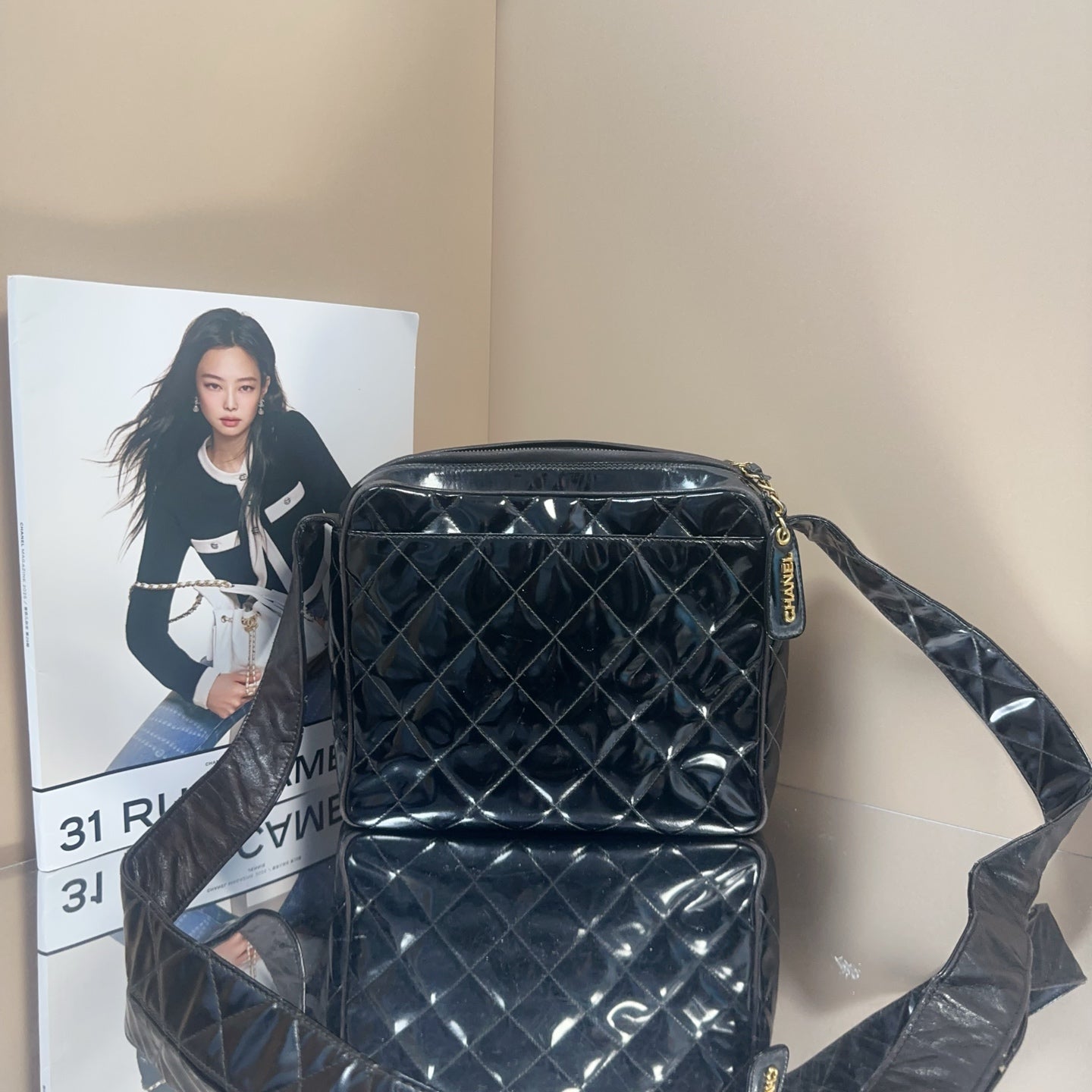 Chanel - Vintage Quilted Camera Bag - Patent leather - Black - (Small)