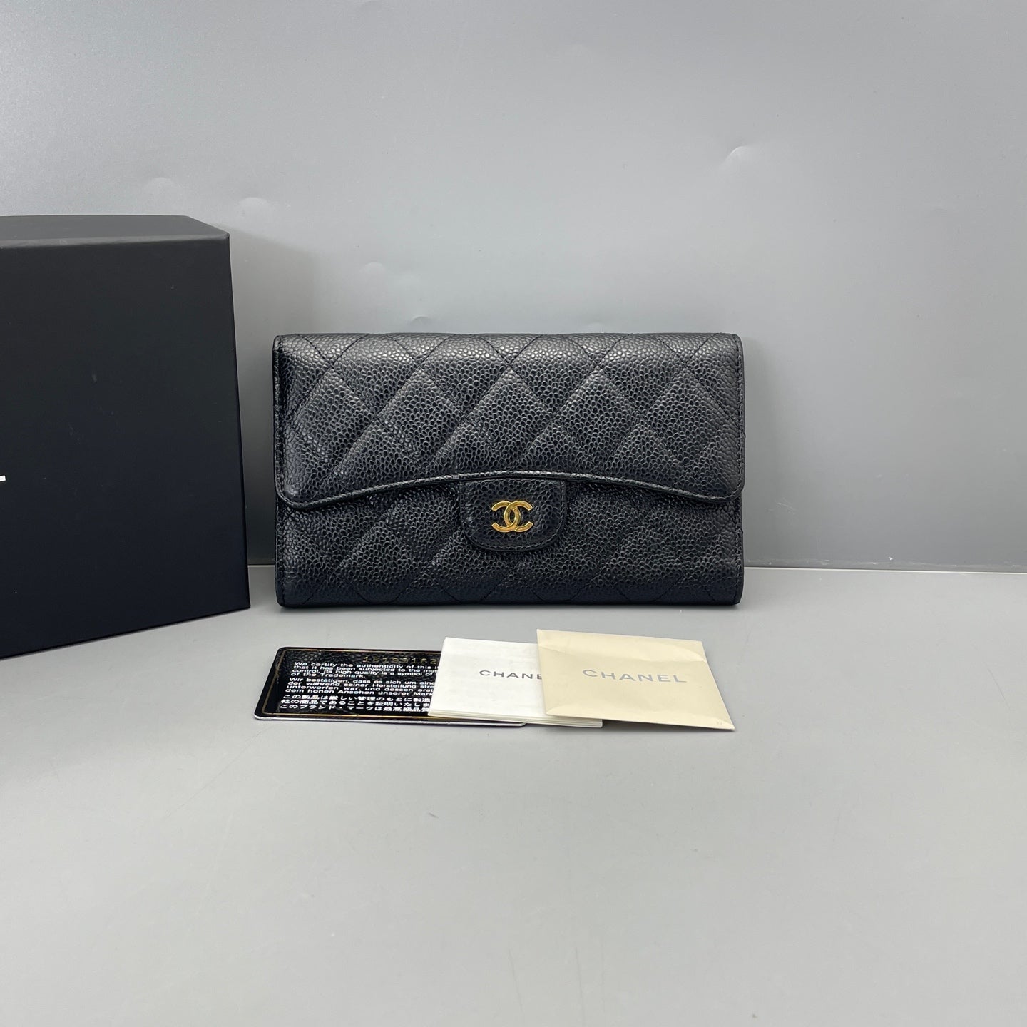 Chanel - Classic Flap Long Tri-Fold Wallet - Caviar leather - Black - (Medium)