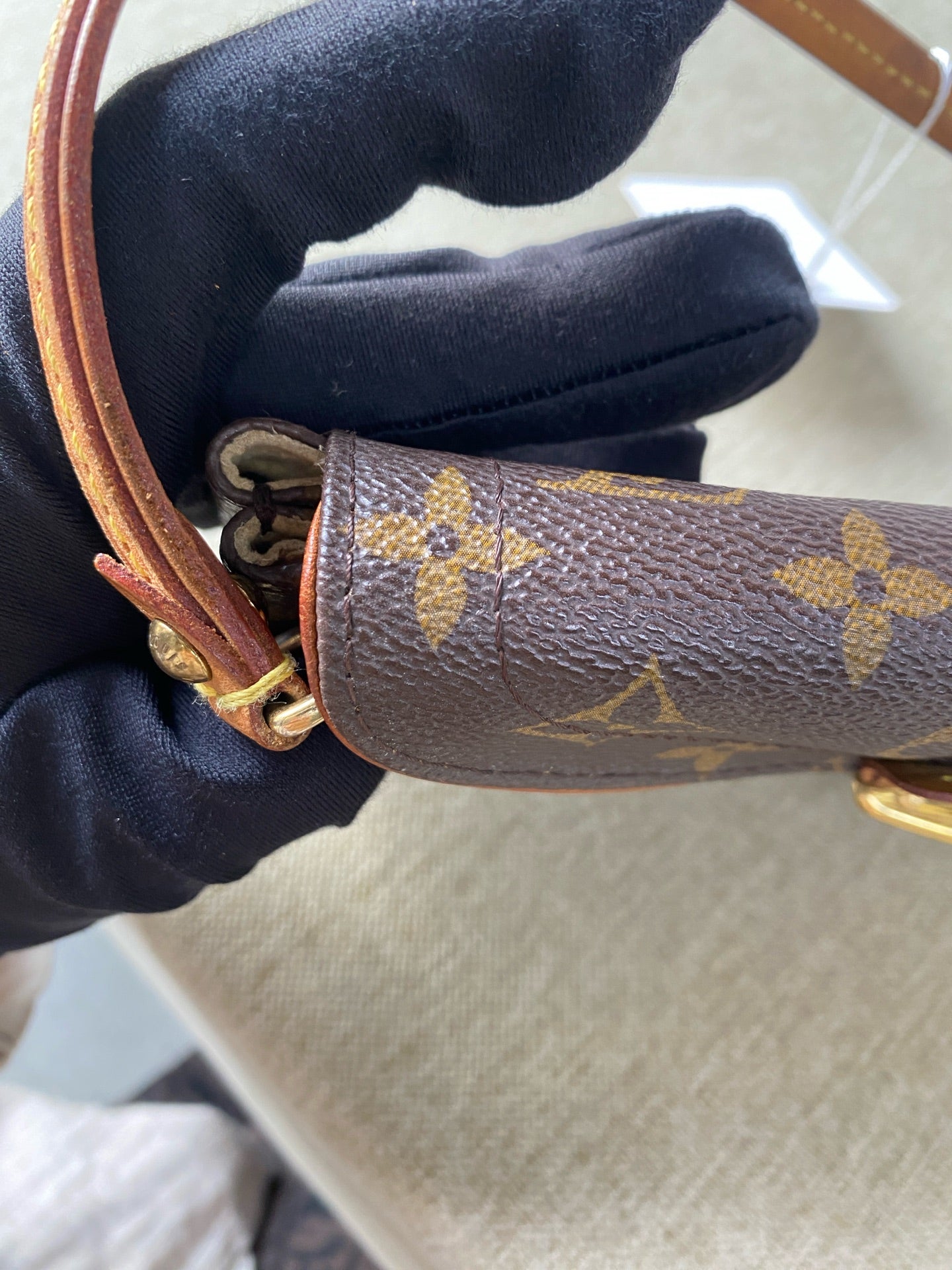 Louis Vuitton - Beverly Manhattan - Monogram coated canvas with Vachetta leather trim and gold-tone hardware - Brown - (Small)