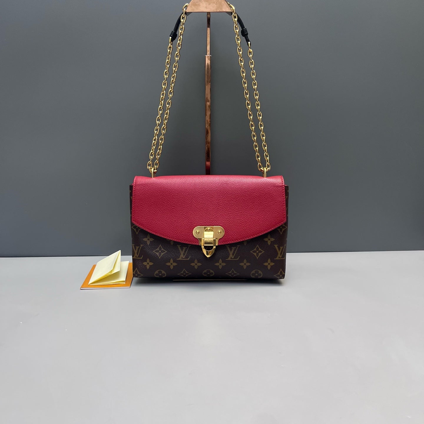 Louis Vuitton - Pallas Chain - Monogram coated canvas and grained leather - Brown and Red - (Medium)