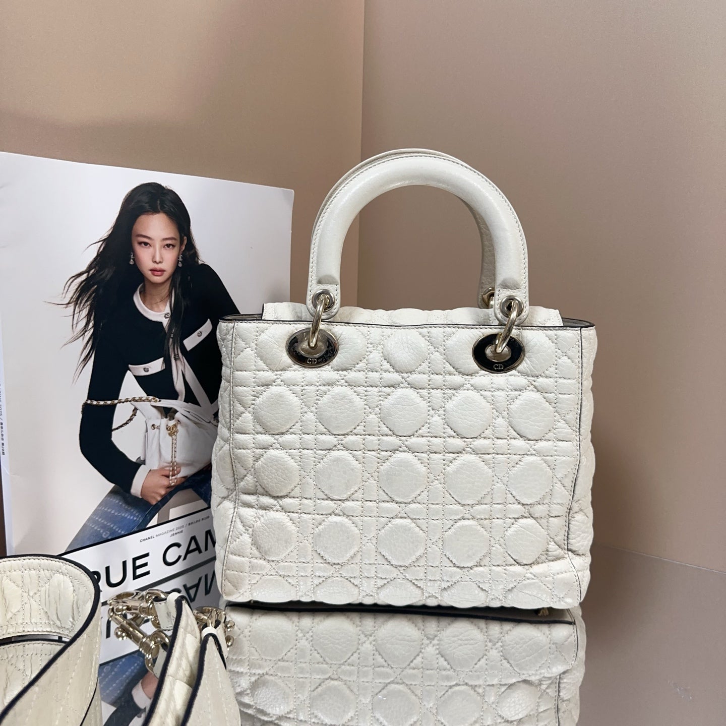 Dior - Lady Dior 5-Grid Medium - Grained calfskin leather - White - (medium)