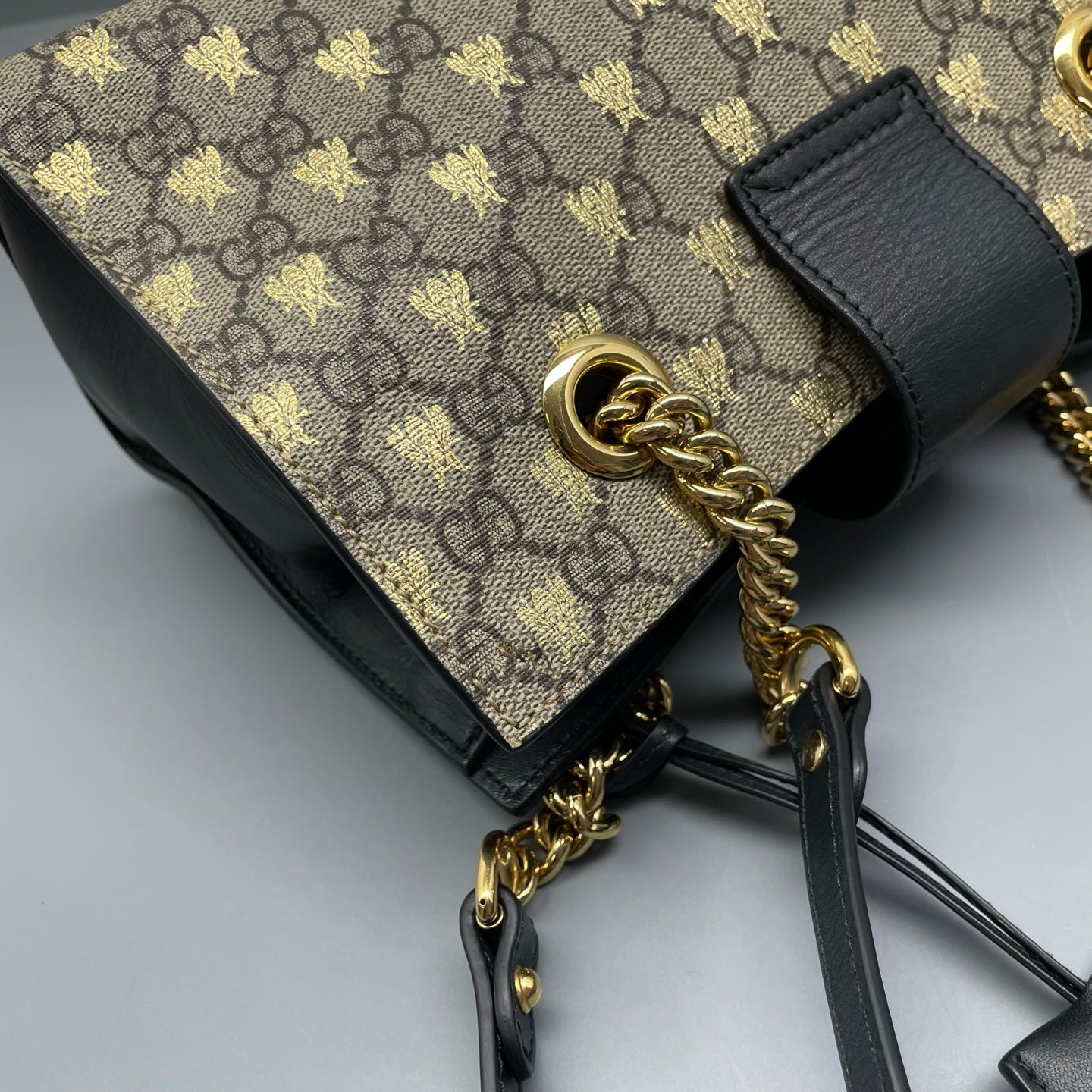 Gucci - Padlock Small GG Supreme Bee Shoulder Bag (261710) - GG Supreme coated canvas with leather trim - Beige and Black with Gold Accents - (small)