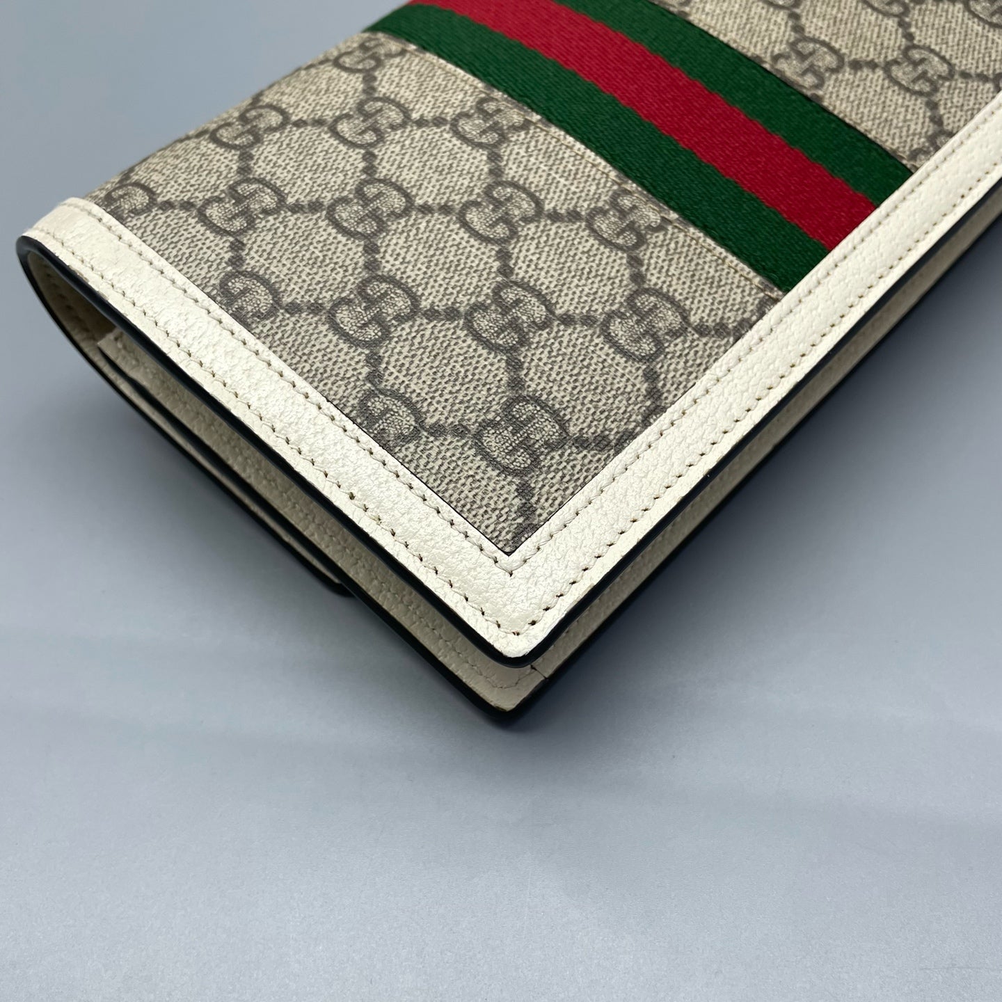 Gucci - Margaret Bee Wallet on Chain - GG Supreme coated canvas with grained leather trim - Beige, White, Red, Green - (Mini)