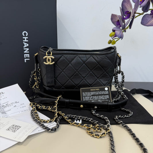 Chanel - Gabrielle Hobo Bag Small - Aged quilted calfskin and smooth calfskin leather - Black with mixed-tone hardware - (Small)