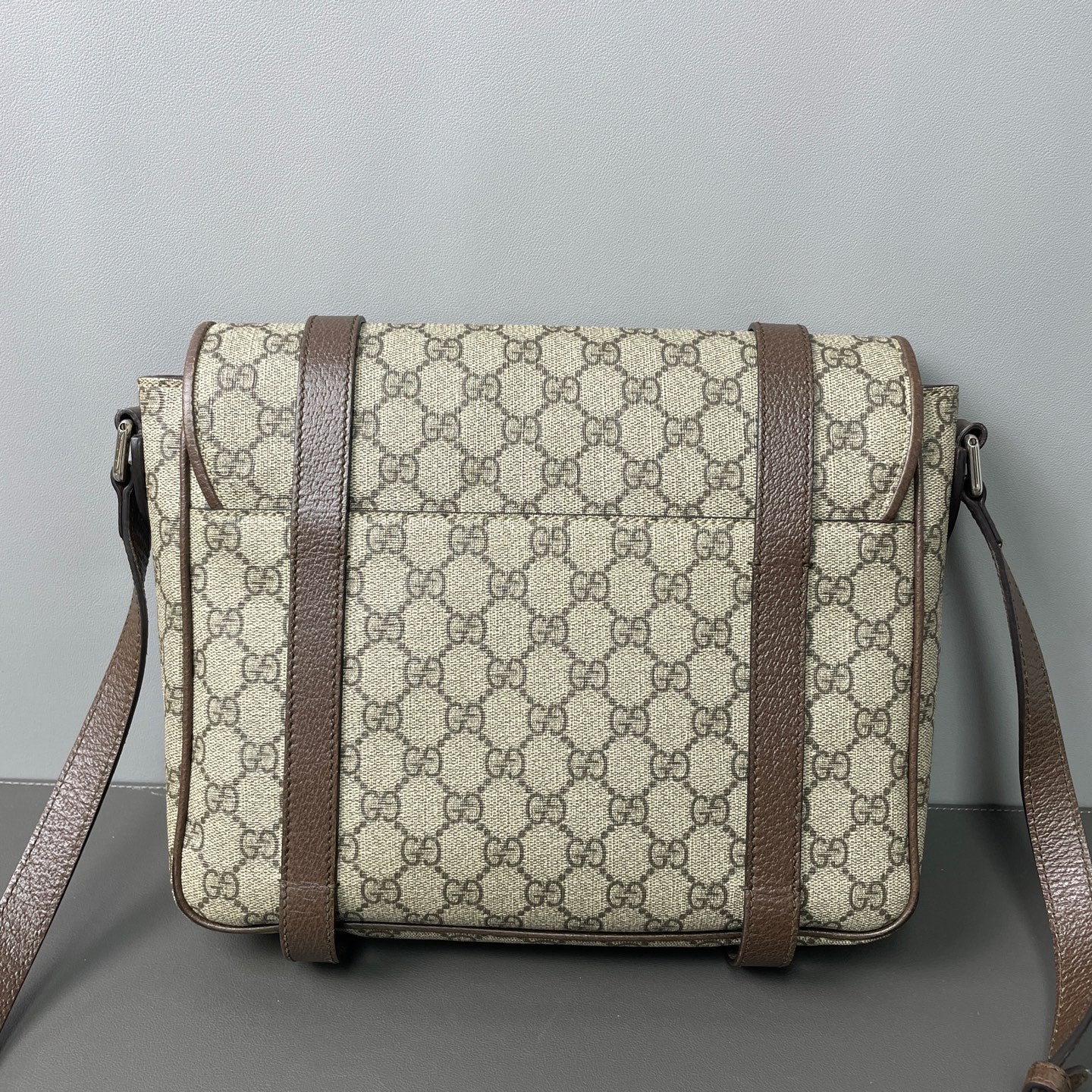Gucci - GG Supreme Messenger Bag - GG Supreme canvas with leather trim - Ebony and Brown - (Medium)
