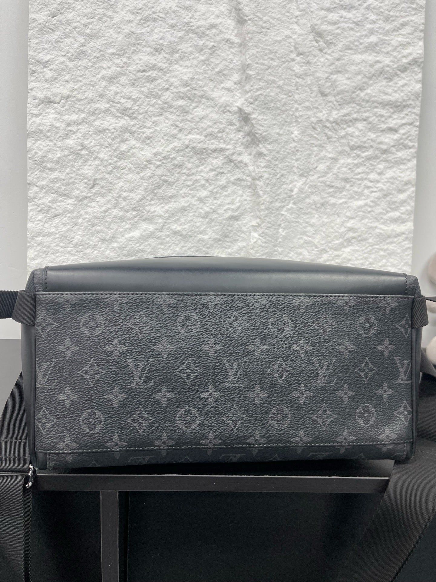 Louis Vuitton - Voyager Messenger - Monogram Eclipse canvas and cowhide leather - Black - (large)