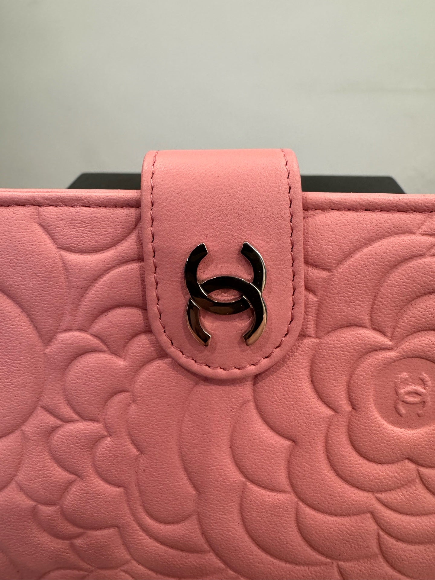 Chanel - Camellia Tri-Fold Wallet - Leather - Pink - (Small)