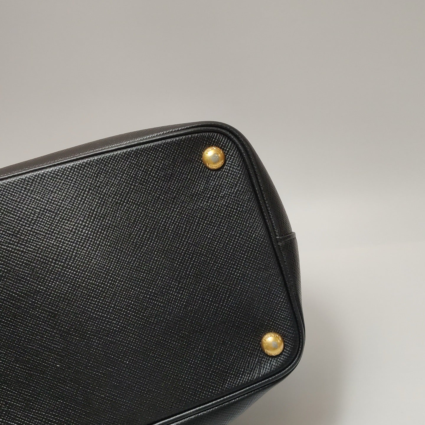 Prada - Saffiano Tote - Saffiano leather - Black - (Medium)