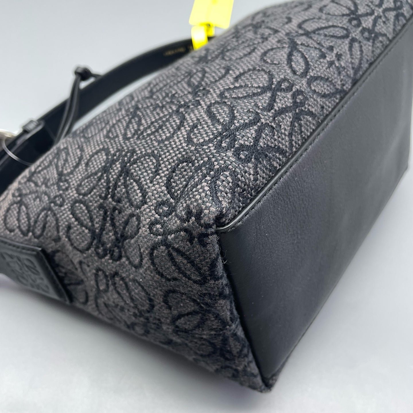 Loewe - Cubi Bag L7210 - Woven jacquard textile with calfskin leather trim - Black - (Mini)