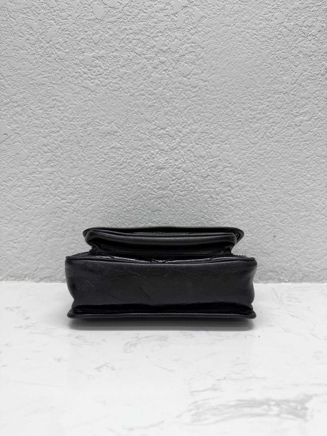Saint Laurent - Niki Small - Crinkled vintage leather - Black - (Small)
