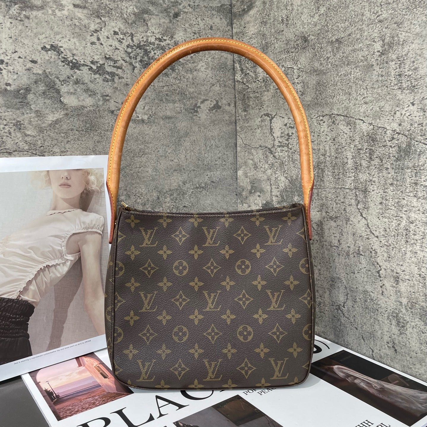 Louis Vuitton - Looping MM - Monogram coated canvas with natural cowhide leather (vachetta) trim - Brown - (Medium)