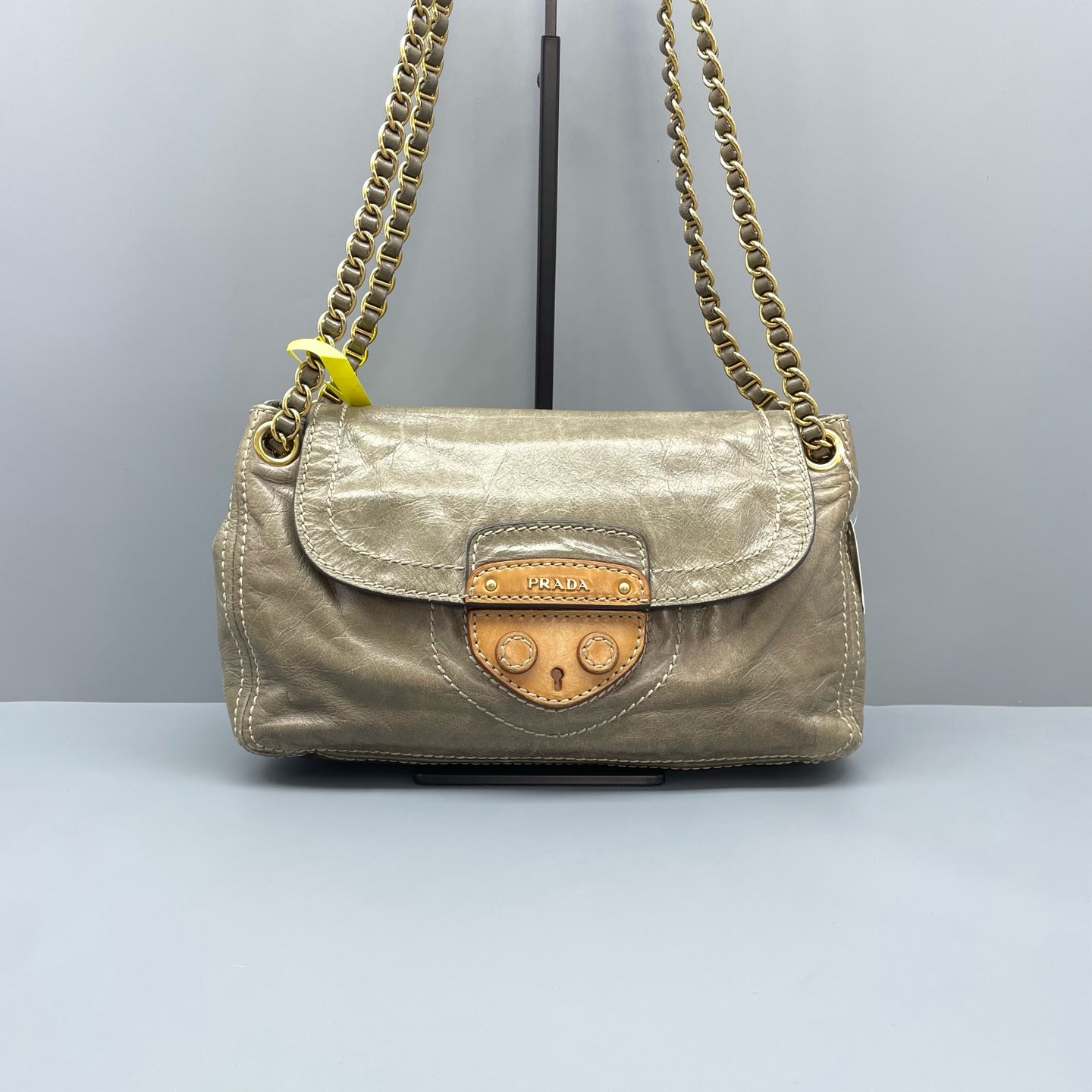 Prada - Flap Shoulder Bag with Chain - Distressed Leather - Grey - (Medium)