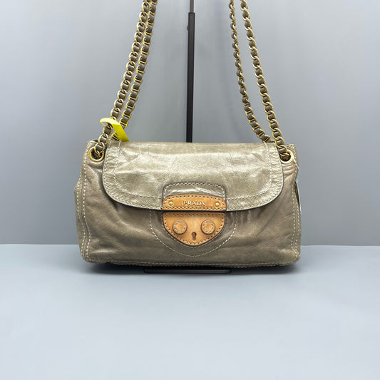 Prada - Flap Shoulder Bag with Chain - Distressed Leather - Grey - (Medium)