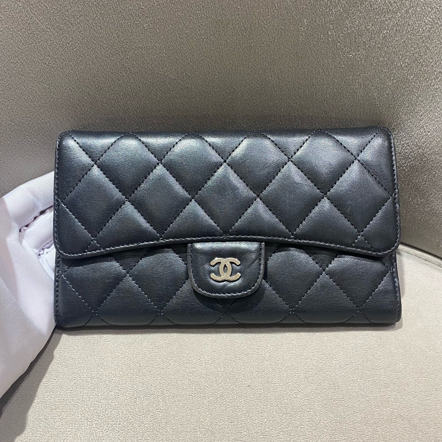 Chanel - Classic Flap Long Wallet - Lambskin leather - Black - (Medium)