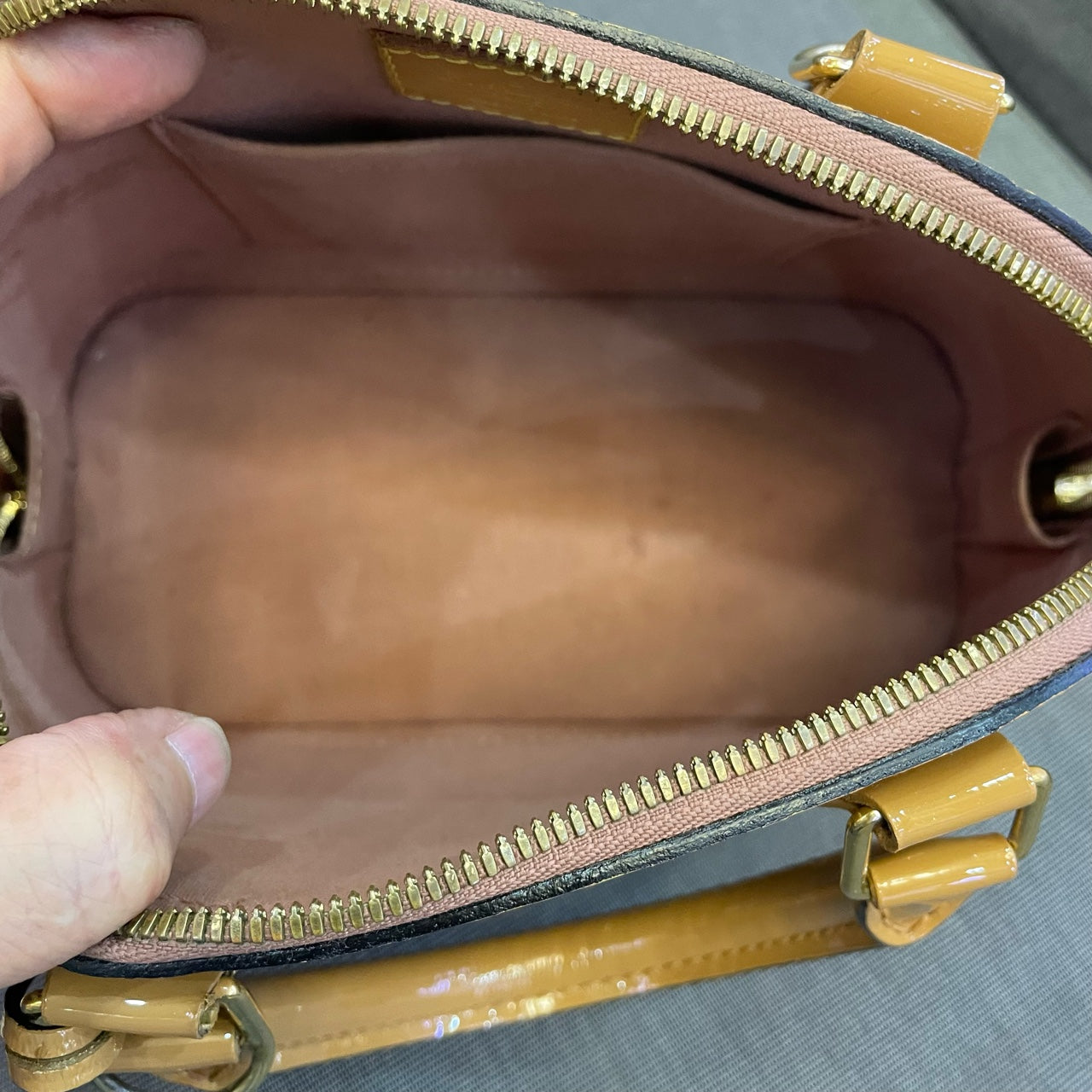 Louis Vuitton - Alma BB - Patent leather - Beige - (mini)