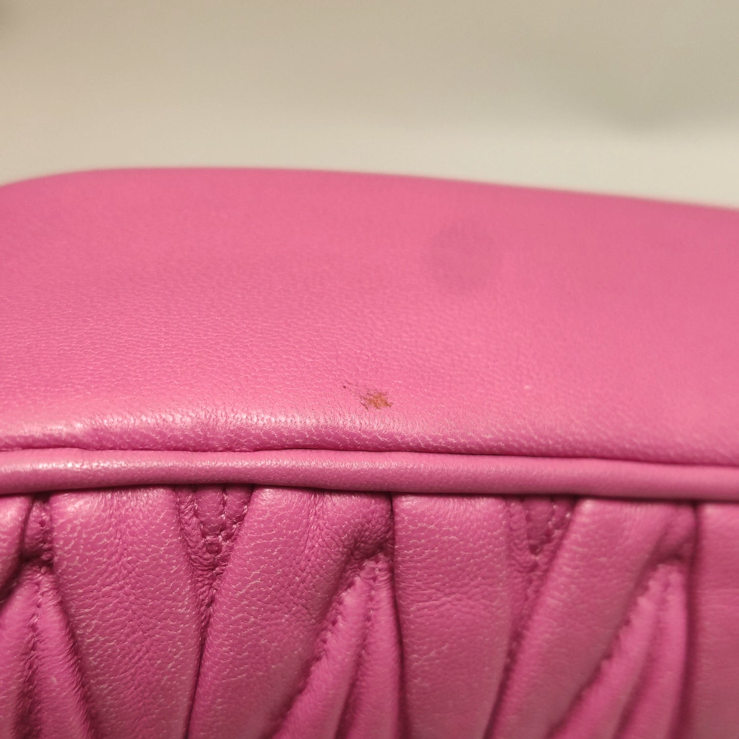Miu Miu - Matelassé Camera Bag - Lambskin leather - Pink - (mini)